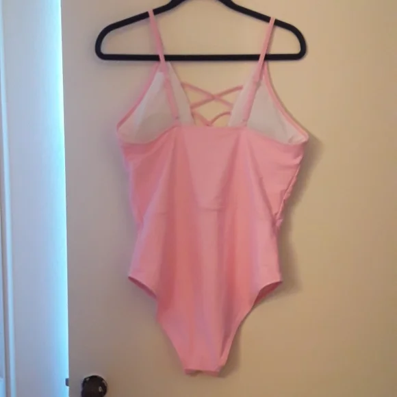 NWOT One PC - Picture 3 of 4